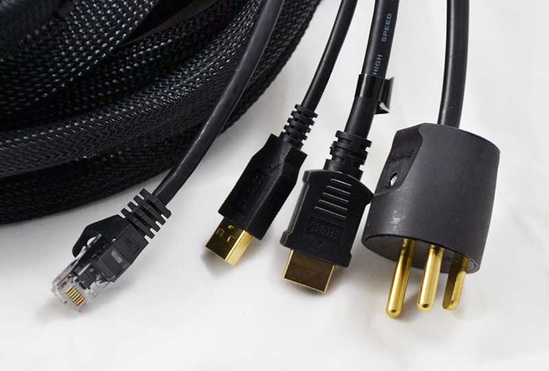 Den mest solgte konfiguration er med HDMI, USB, Netværk og strøm